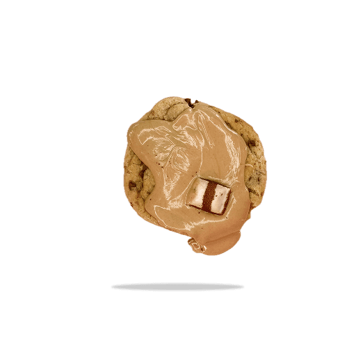 Bueno-Cookie mit einem Stück Kinder Bueno obenauf
